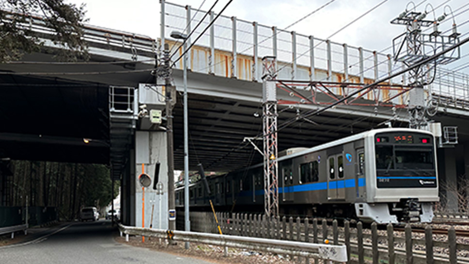 ＜小田急高架橋の橋梁全景＞