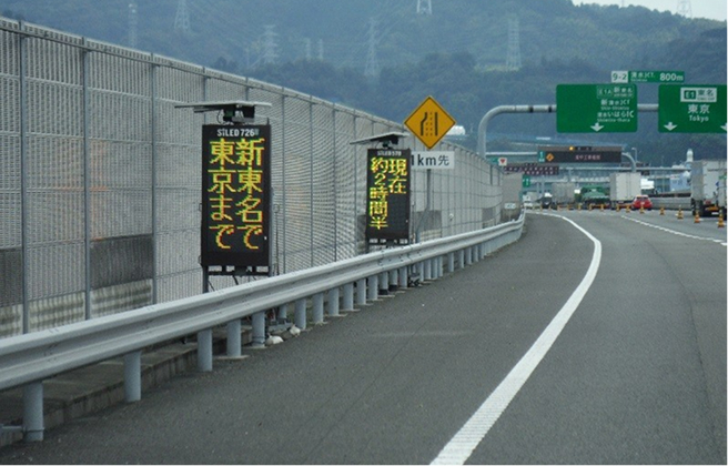 迂回ルートへの分岐部手前の専用の道路交通情報板の所要時間表示イメージ（過年度設置状況）